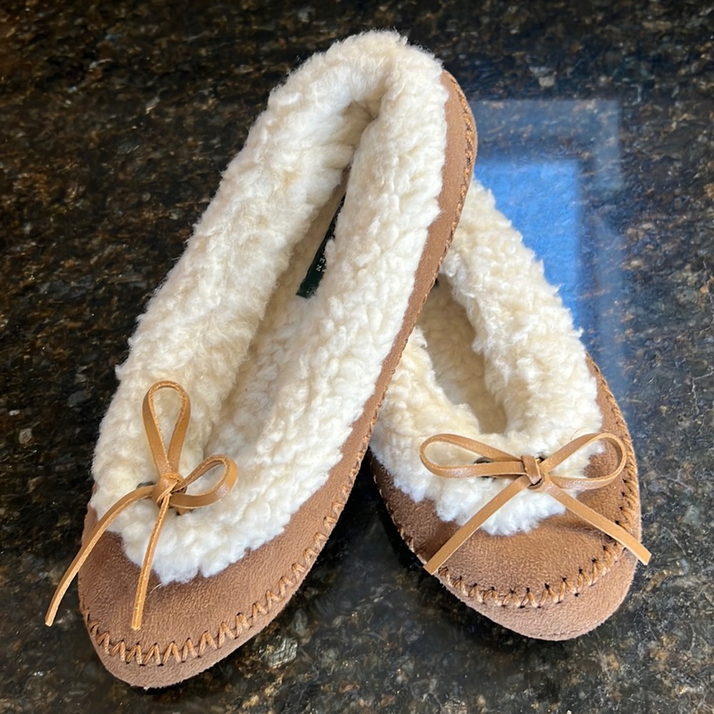 EUC Lauren Ralph Lauren Slippers